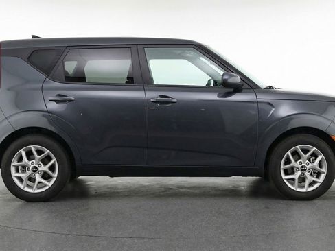 Used 2025 Kia Soul LX w/ LX Technology Package FWD image 11