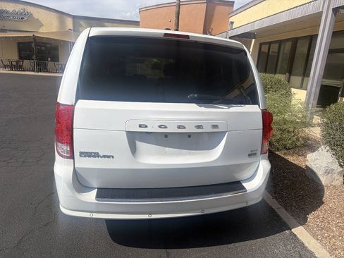 Used 2017 Dodge Grand Caravan SXT w/ Rear Park Assist Package FWD image 7