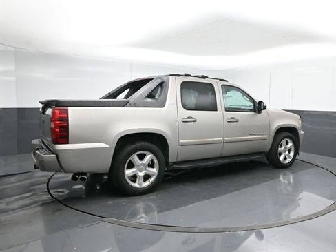 Used 2007 Chevrolet Avalanche LTZ w/ LTZ Preferred Equipment Group image 5