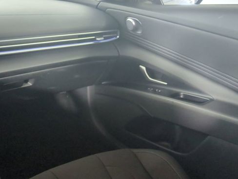 Used 2024 Hyundai Elantra SEL w/ Convenience Package FWD image 18