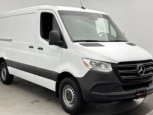 Used 2022 Mercedes-Benz Sprinter 1500 image 3