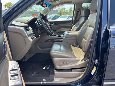 Used 2017 GMC Yukon SLT w/ Premium Edition AWD/4WD image 11
