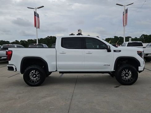 Used 2022 GMC Sierra 1500 AT4 w/ AT4 Premium Package AWD/4WD image 4
