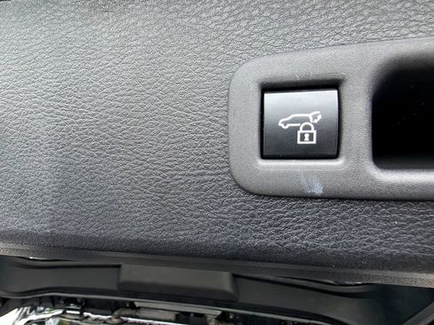Used 2026 Toyota Sienna XLE FWD image 11
