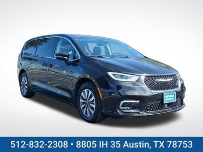 Used 2024 Chrysler Pacifica Limited