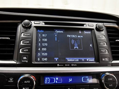 Used 2017 Toyota Highlander Limited Platinum w/ Carpet Mat Package image 25