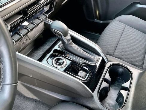 Used 2024 Chevrolet Colorado LT w/ LT Convenience Package image 13