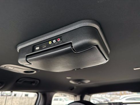 Used 2020 Chrysler Pacifica Touring-L FWD image 49