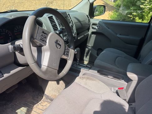 Used 2016 Nissan Frontier SV AWD/4WD image 10