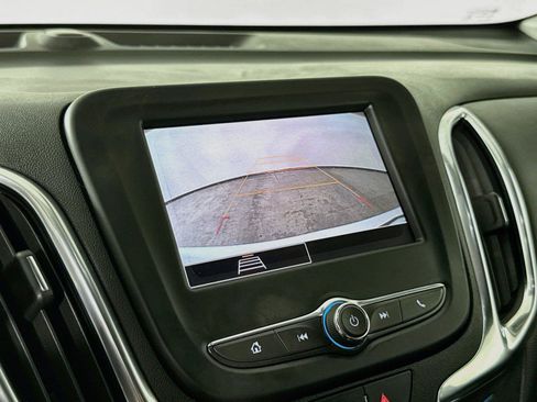 Used 2022 Chevrolet Equinox LT AWD/4WD image 17