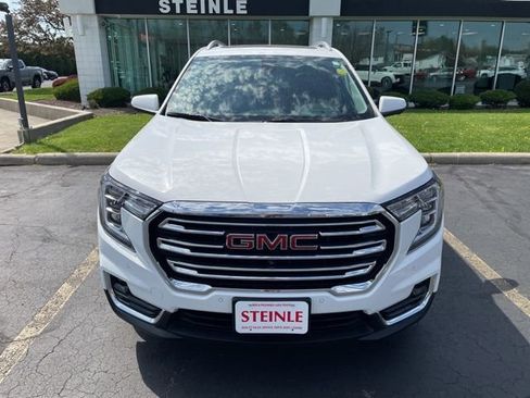 Used 2022 GMC Terrain SLT w/ Tech Package FWD image 2