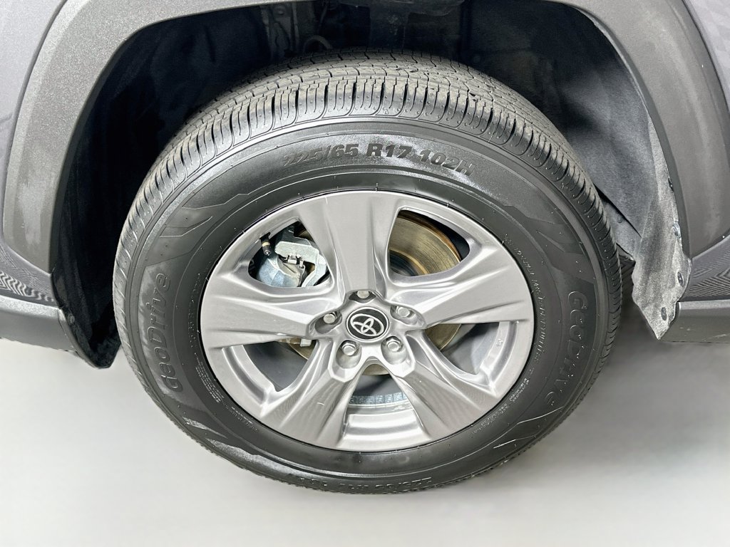 Certified 2025 Toyota RAV4 XLE FWD image 31