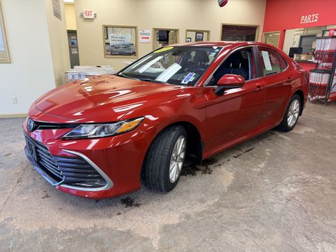Used 2024 Toyota Camry LE AWD/4WD image 3