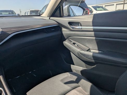 Used 2023 Nissan Altima 2.5 SV FWD image 11