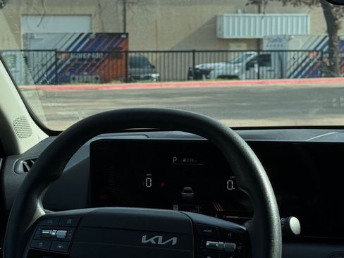 Used 2025 Kia K4 LXS image 35