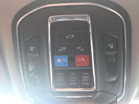 Used 2023 Jeep Grand Cherokee L Limited w/ Luxury Tech Group II image 31