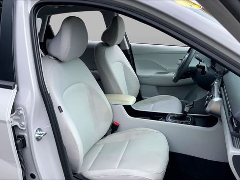 Certified 2026 Hyundai Kona SE FWD image 9