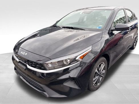Used 2023 Kia Forte LXS image 12