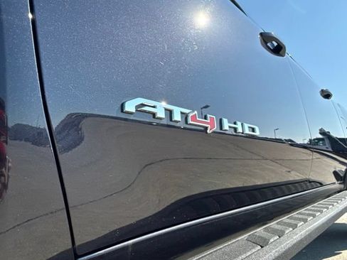 Used 2024 GMC Sierra 2500 AT4 w/ AT4 Premium Plus Package AWD/4WD image 10