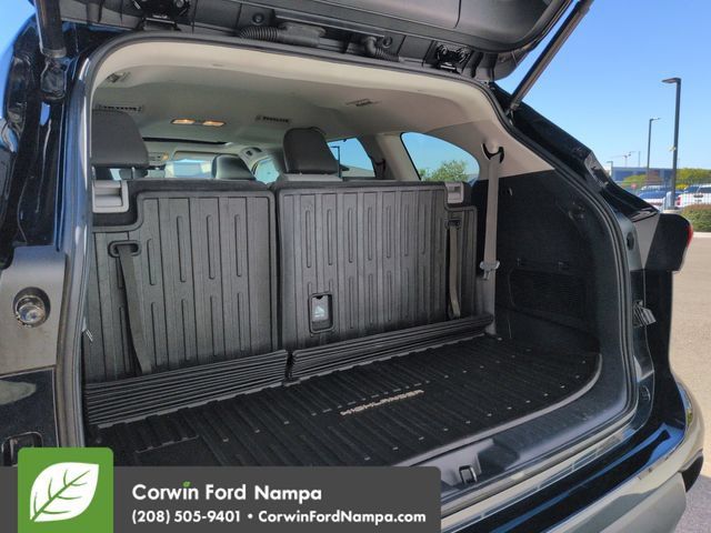 Used 2021 Toyota Highlander XLE AWD/4WD image 29