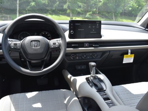 Used 2026 Honda HR-V LX image 9