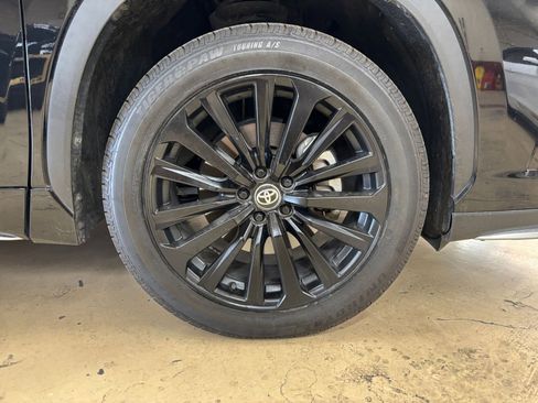 Used 2024 Toyota Highlander XSE FWD image 33