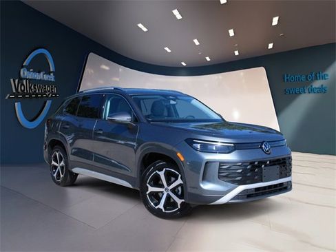 New 2025 Volkswagen Tiguan SE image 1