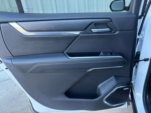 Used 2025 GMC Acadia Elevation w/ Elevation Premium Package image 27