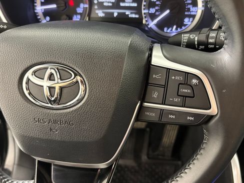 Used 2023 Toyota Highlander XSE FWD image 34
