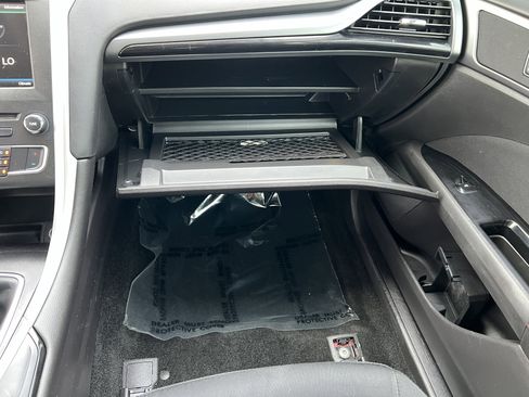 Used 2016 Ford Fusion SE AWD/4WD image 35