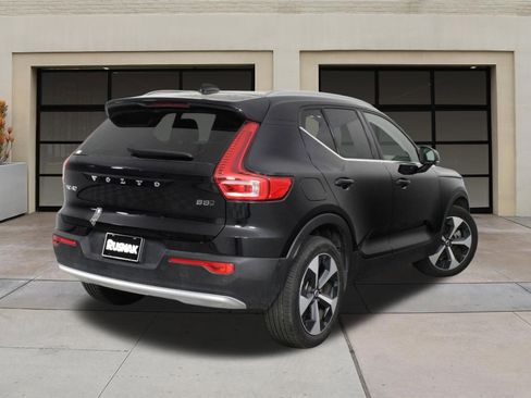 Certified 2025 Volvo XC40 B5 Plus image 4
