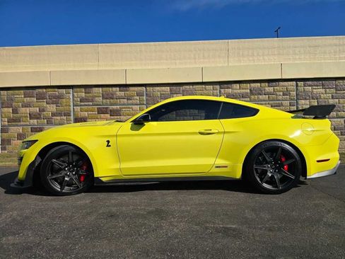 Used 2021 Ford Mustang Shelby GT500 w/ Carbon Fiber Track Pack image 11