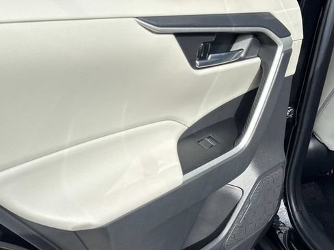 Used 2021 Toyota RAV4 XLE Premium FWD image 12