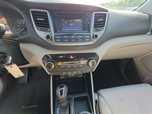 Used 2018 Hyundai Tucson SE image 5