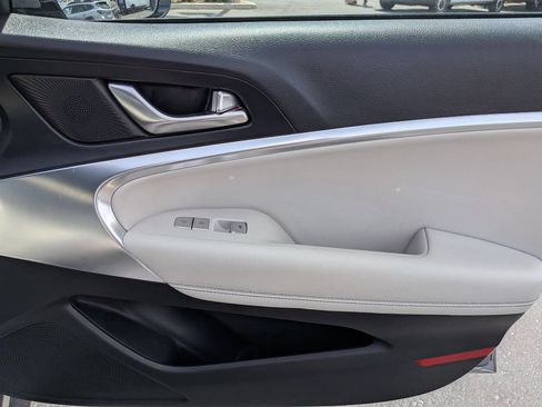 Used 2025 Genesis G70 2.5T RWD image 32
