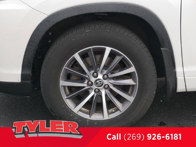Used 2017 Toyota Highlander XLE AWD/4WD image 46