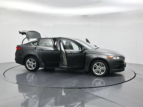 Used 2018 Ford Fusion SE FWD image 50