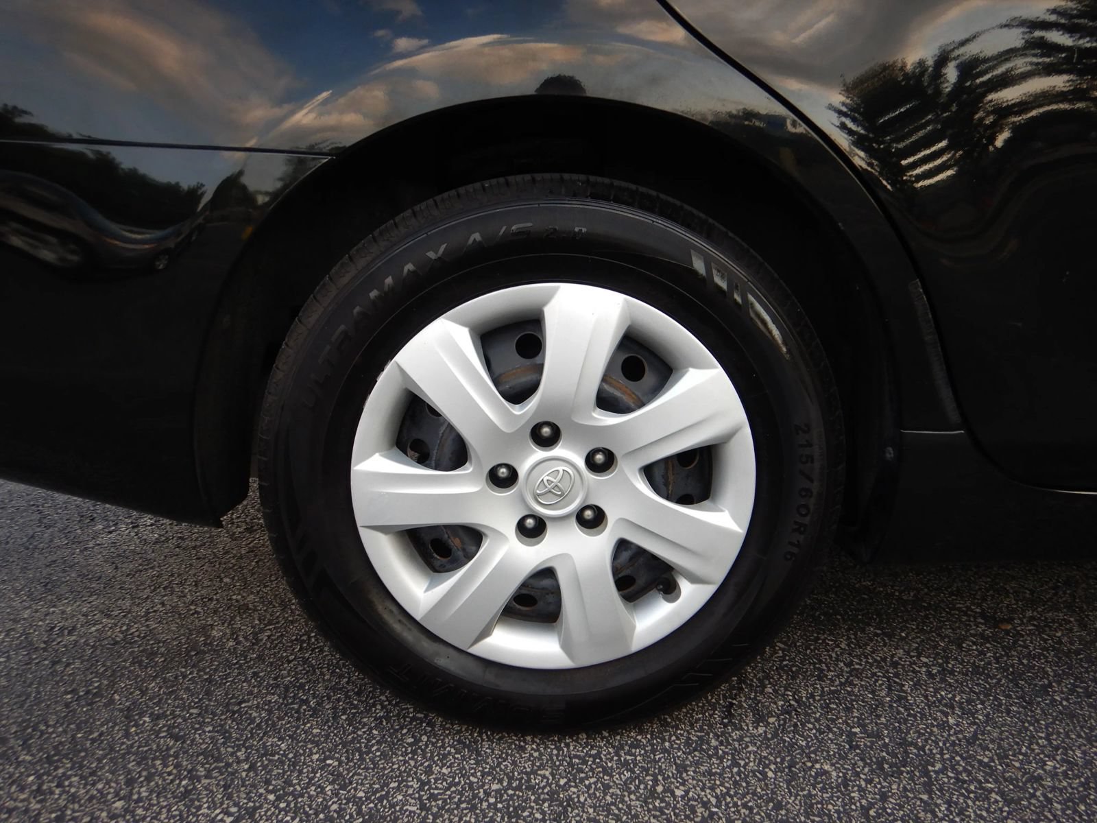 Used 2010 Toyota Camry LE FWD image 28