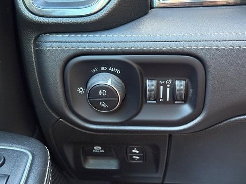 Used 2022 RAM 1500 Limited w/ Body-Colour Bumper Group AWD/4WD image 21