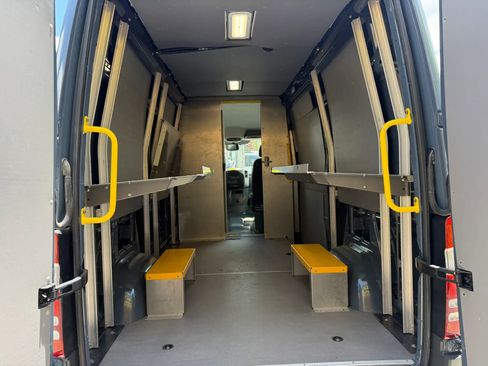 Used 2018 Mercedes-Benz Sprinter 2500 image 6