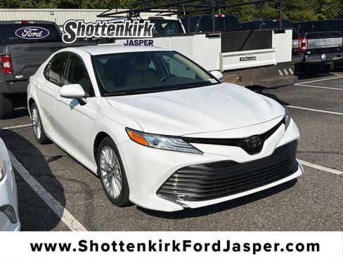 Used 2019 Toyota Camry XLE FWD image 1