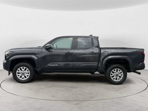 Used 2025 Toyota Tacoma SR5 AWD/4WD image 2