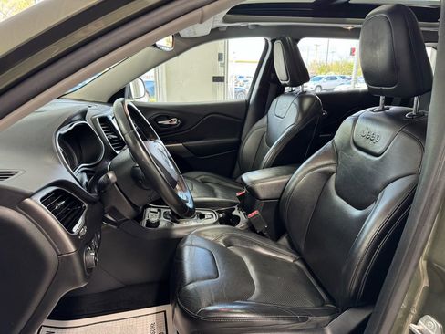 Used 2019 Jeep Cherokee Limited AWD/4WD image 20