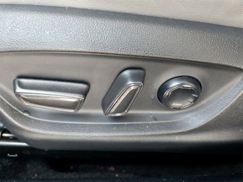 Used 2021 Toyota Avalon Limited image 26