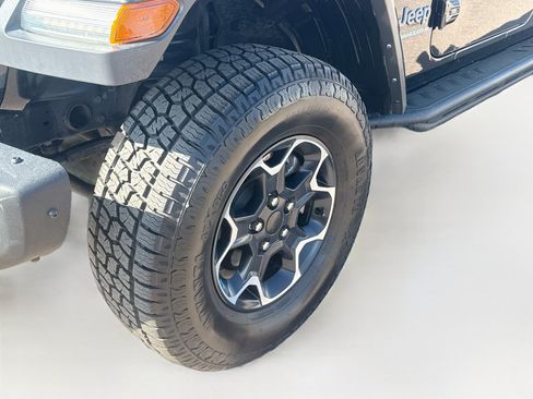 Used 2023 Jeep Wrangler Unlimited Rubicon 4xe w/ Steel Bumper Group AWD/4WD image 11