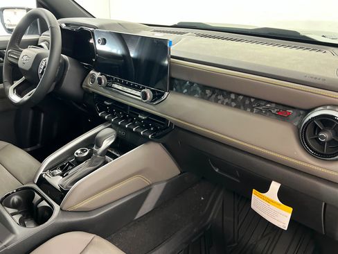 New 2026 Chevrolet Colorado ZR2 w/ Technology Package AWD/4WD image 24