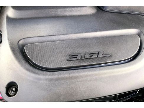 Used 2025 Chrysler Pacifica Limited FWD image 35