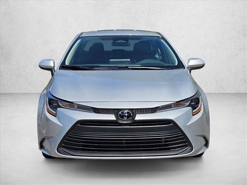 Used 2025 Toyota Corolla LE FWD image 2