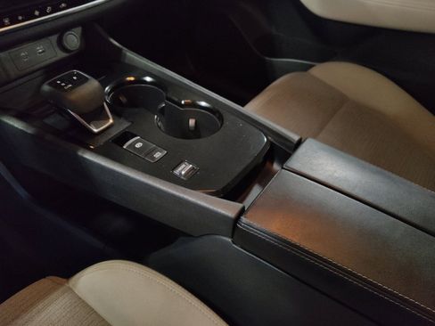 Used 2022 Nissan Rogue SV image 26