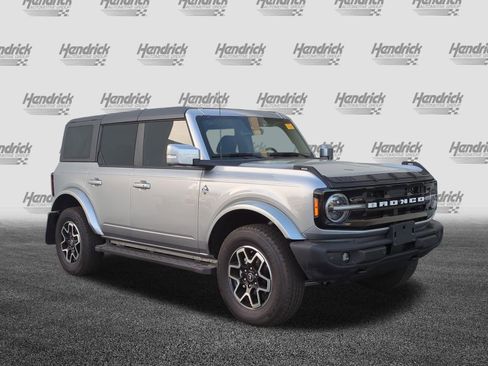 Used 2024 Ford Bronco Outer Banks image 2